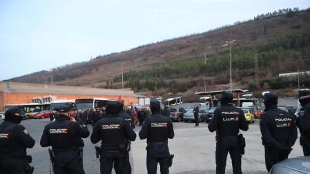 La Policía Nacional ha acudido a primera hora a las cocheras de Ezkaba