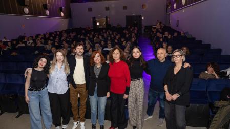 De izquierda a derecha: Marina Guerola, Pilar Palomero, Julián López, Elvira Lindo, Eulàlia Ramón, Anna Saura, Luis Alegre (director de la Muestra de Cine Español de Tudela), e Icíar Les Urra (concejala de Cultura del Ayuntamiento de Tudela)