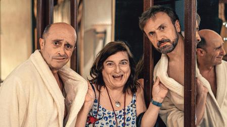 Ana Murugarren entre Pepe Viyuela y José Mota durante el rodaje de García y García