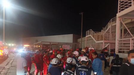 Servicios sanitarios y de emergencias, en el exterior del centro comercial