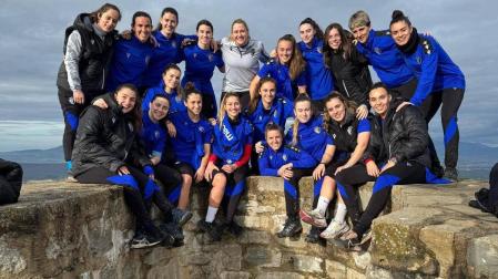 Las jugadoras de Osasuna, en el castillo de Irulegi.