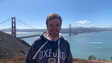 Jordi Alás Brun, con el Golden Gate de la bahía de San Francisco al fondo