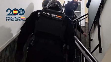 Agentes de la Policía Nacional, en un momento del operativo