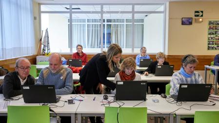 Imagen de archivo de uno de los cursos de Aventura Digital dirigido a personas mayores