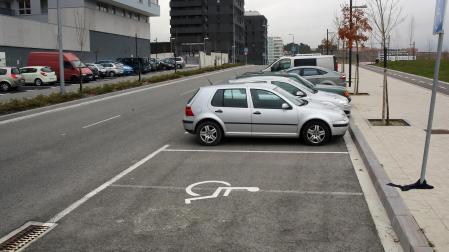Plaza doble reservada para personas con movilidad reducida