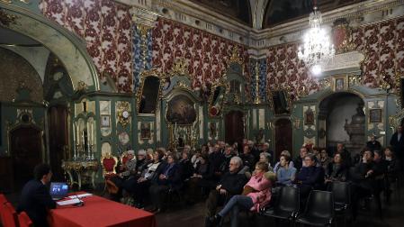 Alejandro Aranda, durante la conferencia que impartió en la sacristía rococó de la catedral de Pamplona