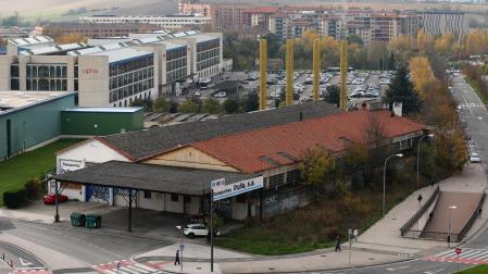 Las antiguas naves de Transportes Iruña, junto a la UPNA, que se van a rehabilitar