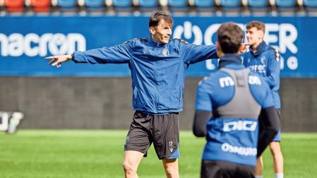 Ante Budimir, sonriente en el entrenamiento celebrado este sábado en El Sadar