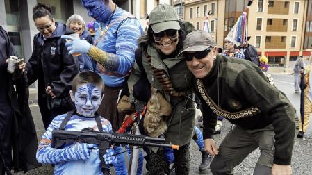 Las cuadrillas desafiaron al frío en la tradicional ronda de los Carnavales en Tafalla /