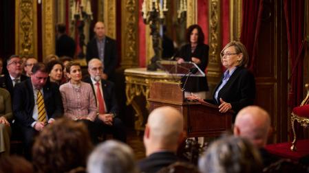 Esther Erice pronuncia el discurso tras recibir el galardón