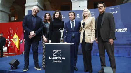 De izda. a dcha., Sean Brian Thomas Fitzpatrick, Katarina Witt, Isabel Díaz Ayuso, José Luis Martínez-Almeida, Nadia Comaneci y Fabvio Capello durante la presentación de los candidatos a los Laureus 2025 /