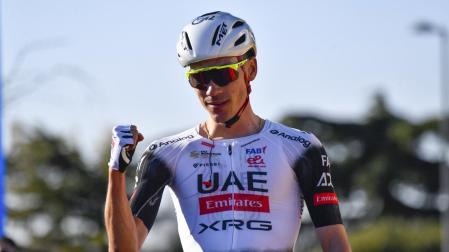 Juan Ayuso celebra su triunfo en la Faun Drome Classic el pasado domingo