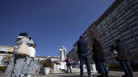 El papa Francisco lleva 22 días ingresado en el hospital Gemelli de Roma