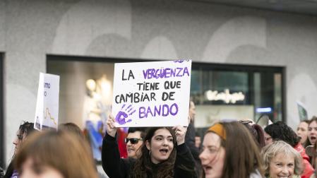 Fotos de la manifestación del 8-M por el día de la mujer en Pamplona