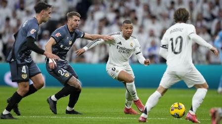Kylian Mbappé del Real Madrid en acción durante la Liga española contra el Rayo Vallecano