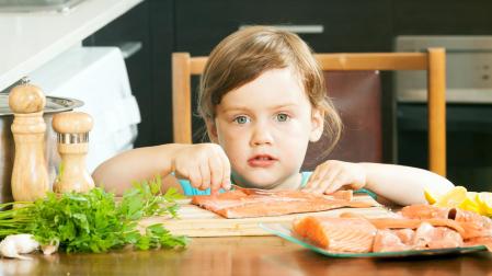 El salmón es rico en ácidos grasos omega-3