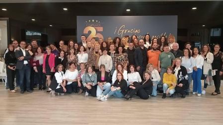La plantilla de Irotz Limpiezas Técnicas S.L. celebrando el pasado sábado 8 de marzo los 25 años de actividad.