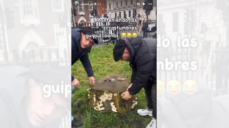 jon Zabaleta y su compañero bromean con las "setas" de MAnchester /