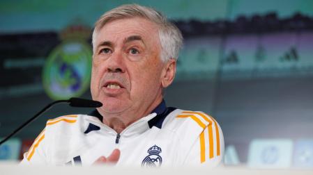 El entrenador del Real Madrid, Carlo Ancelotti, durante la rueda de prensa posterior al entrenamiento celebrado este viernes en Valdebebas