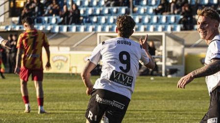 Rubio celebra el primer gol del equipo ribero.