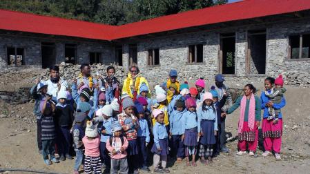 Escuela de Kalika, en la aldea de Garigaun, en el valle del Makalu (Nepal)