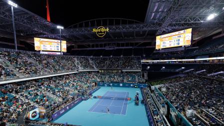 Vista general de la pista en la que han disputado su partido Carlos Alcaraz y David Goffin