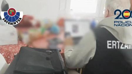 Imagen del operativo policial en Zaragoza
REMITIDA / HANDOUT por ERTZAINTZA
Fotografía remitida a medios de comunicación exclusivamente para ilustrar la noticia a la que hace referencia la imagen, y citando la procedencia de la imagen en la firma
22/03/2025