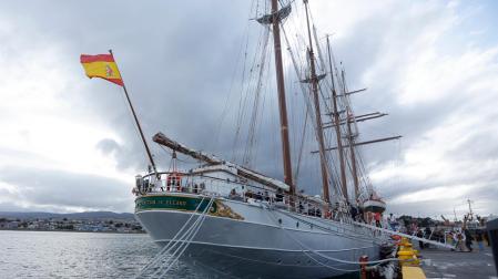 El buque-escuela Juan Sebastián de Elcano, atracado al muelle Prat del Puerto de Punta Arenas