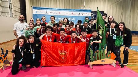 Los equipos Legotronic Beavers, Irabiox Sumelec y Tecnobotics, durante la final nacional