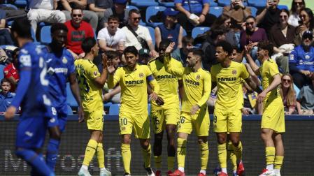 Los jugadores del Villarreal celebran el gol anotado por Ayoze Pérez