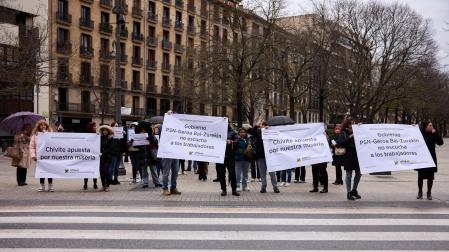 Concentración de la Unión de Salones de Juego UTSAJU para expresar el rechazo ante el reglamento de Juego aprobado  por el Gobierno  de Navarra