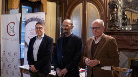 Los expresidentes de Navarra y Aragón, Miguel Sanz y Javier Lambán, hablan del avance de esta última comunidad y Lambán presenta su libro "Una emoción plítica"