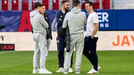 Iñigo Pérez, con Nacho Vidal, Barja, Unai y su segundo, el exrojillo, Adrián López, en su última visita