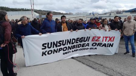 Los trabajadores de Sunsundegui piden al Gobierno de Navarra un "último esfuerzo" para mantener la empresa