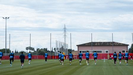 La primera plantilla del Mallorca, entrenando en las instalaciones de Son Bibiloni