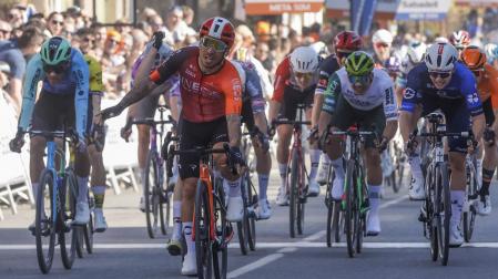 Caleb Ewan vence en el esprint masivo de Lodosa en la segunda etapa de la Itzulia
