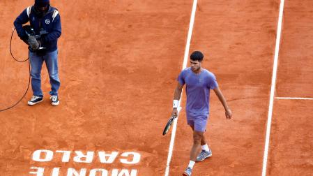 Carlos Alcaraz durante el duelo contra Francisco Cerundolo en Montecarlo