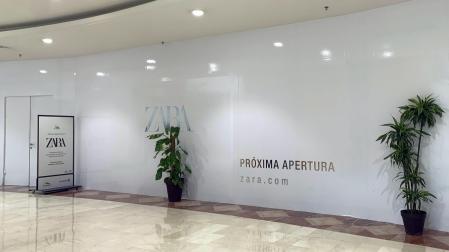 Exterior de la tienda de Zara en La Morea, que reabrirá sus puertas el próximo lunes