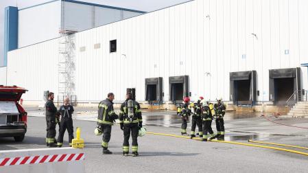 Empleados de la empresa Virto de Funes tuvieron que ser desalojados por el incendio /