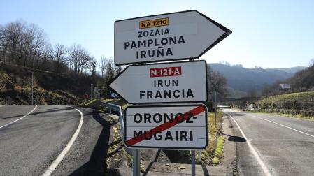 Bifuración de la  N-121-A desde la rotonda de Oronoz-Mugaire, uno de los ejes de comunicación
