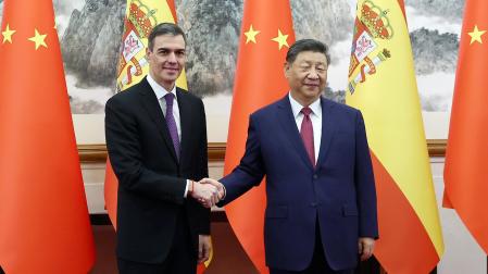El presidente del Gobierno, Pedro Sánchez, ha mantenido un encuentro con el presidente de la República Popular China, Xi Jinping, en la Casa de Huéspedes Nacional Diaoyutai, en Pekín