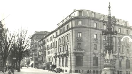 El Banco de España en la década de los años 50, con la farola de “los braseros” a la derecha de la imagen