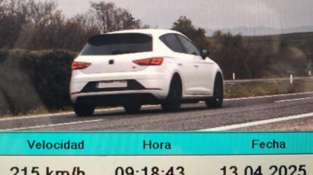Fotografía del coche que circulaba a 215 km/h en la AP15