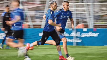 Bryan Zaragoza, en la sesión de este jueves junto a Unai Santos, de Osasuna Promesas