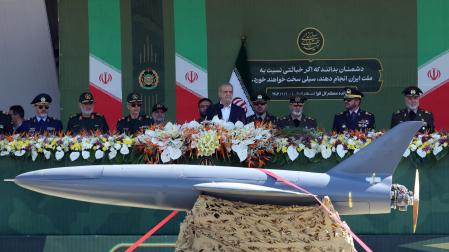 Irán muestra músculo militar con desfiles en vísperas de las negociaciones con EE.UU