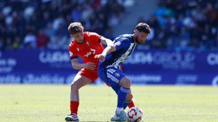 Mauro Echegoyen trata de evitar el control de Borja Valle