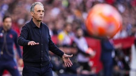 Joaquín Caparros dirige al Sevilla durante le choque contra el Alavés en el regreso al banquillo del conjunto andaluz /
