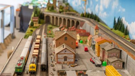 Una de las maquetas que se pueden ver en el Parque del Tren de Trinitarios en Pamplona