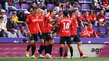 Los rojillos celebran uno de los goles en la victoria en el José Zorrilla contra el colista Valladolid /