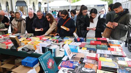 Stands en Carlos III de Pamplona con motivo del Día del Libro /
